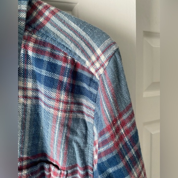 American Eagle Women’s Distressed Flannel Button Down Size L - Picture 2 of 5